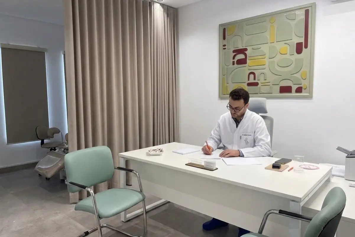 Dr Amine Kammoun à son bureau de consultation à Aïn Zaghouan Nord